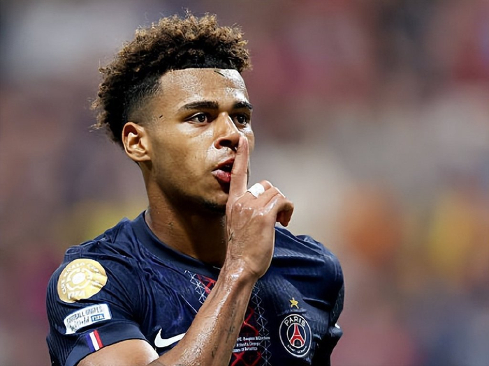 黄健翔谈中国女足0-8惨败：选材应整体性向大型化发展？（黄健翔评中国女足0-8失利：选材是否该走整体大个化路线？）