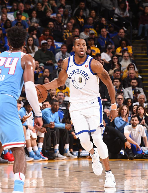 如何提高篮球比赛心理素质？（篮球赛场心理素质提升指南）