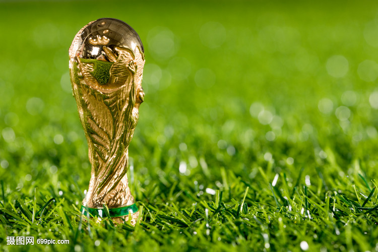 巴萨官方：拉菲尼亚继续进行个人训练，处在康复的最后阶段（巴萨通报：拉菲尼亚继续单独训练，康复进入收尾阶段）