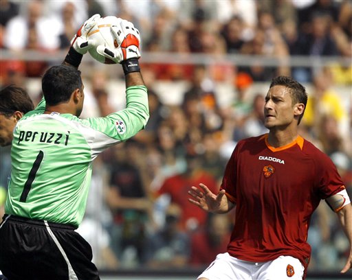 斯基拉：国米派球探考察卡利亚里20岁的右翼卫帕莱斯特拉（斯基拉：国米派遣球探赴卡利亚里考察20岁右翼卫帕莱斯特拉）