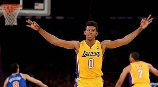 意媒：罗马也在关注维罗纳前锋焦瓦内，加斯佩里尼对他很欣赏（意媒：罗马也盯上维罗纳前锋焦瓦内，加斯佩里尼青睐有加）