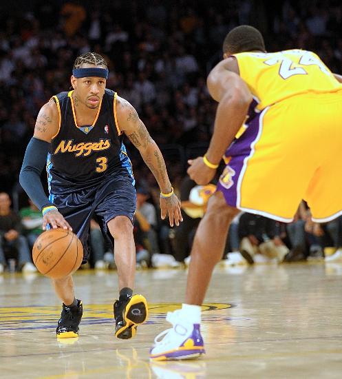 迪亚斯本赛季19场已送出6次助攻，超过上赛季整个赛季（迪亚斯本季19战送出6助攻，已超上季总数）