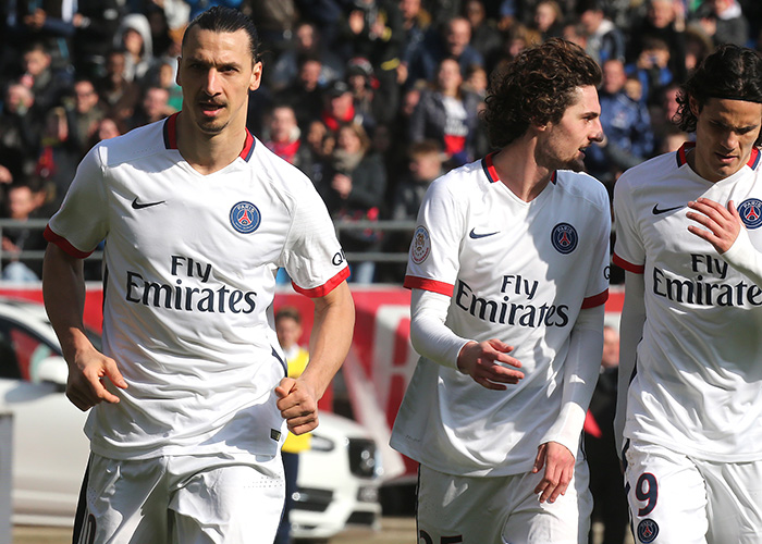 33岁孙兴慜自宣离队，10年热刺生涯收获英超金靴+欧联杯冠军（33岁孙兴慜宣布离开热刺，十年征战收获英超金靴与欧联杯桂冠）