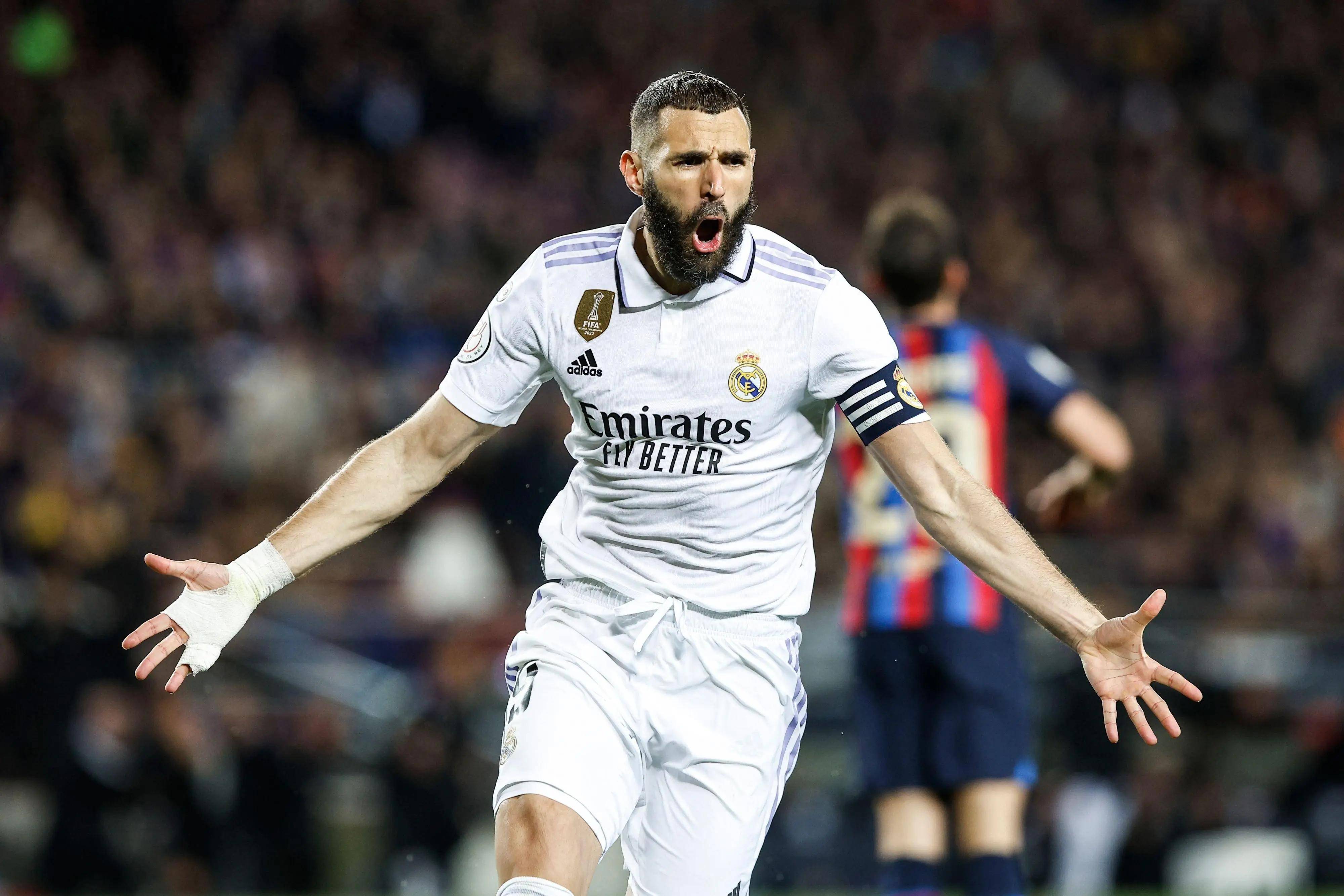 邓弗里斯：希望两到三周内复出，我们的球队就像一个大家庭（邓弗里斯：力争两三周内复出，球队如同大家庭）