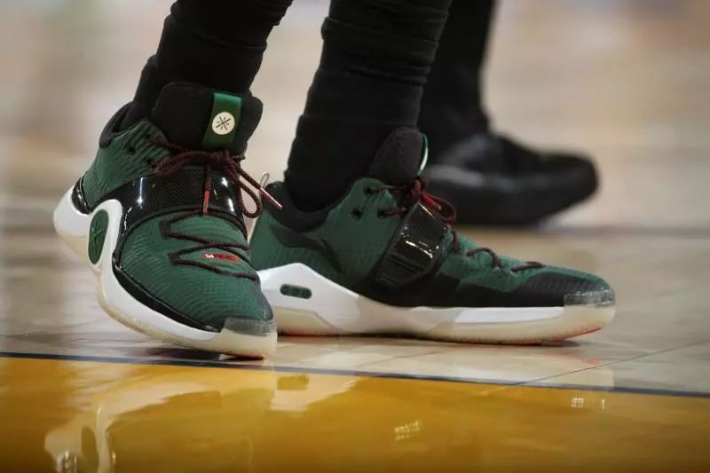 “你不是梅西C罗”！范戴克公开力挺后，萨拉赫仍被狠批（范戴克力挺也挡不住质疑：萨拉赫仍遭痛批，“你又不是梅西C罗”）